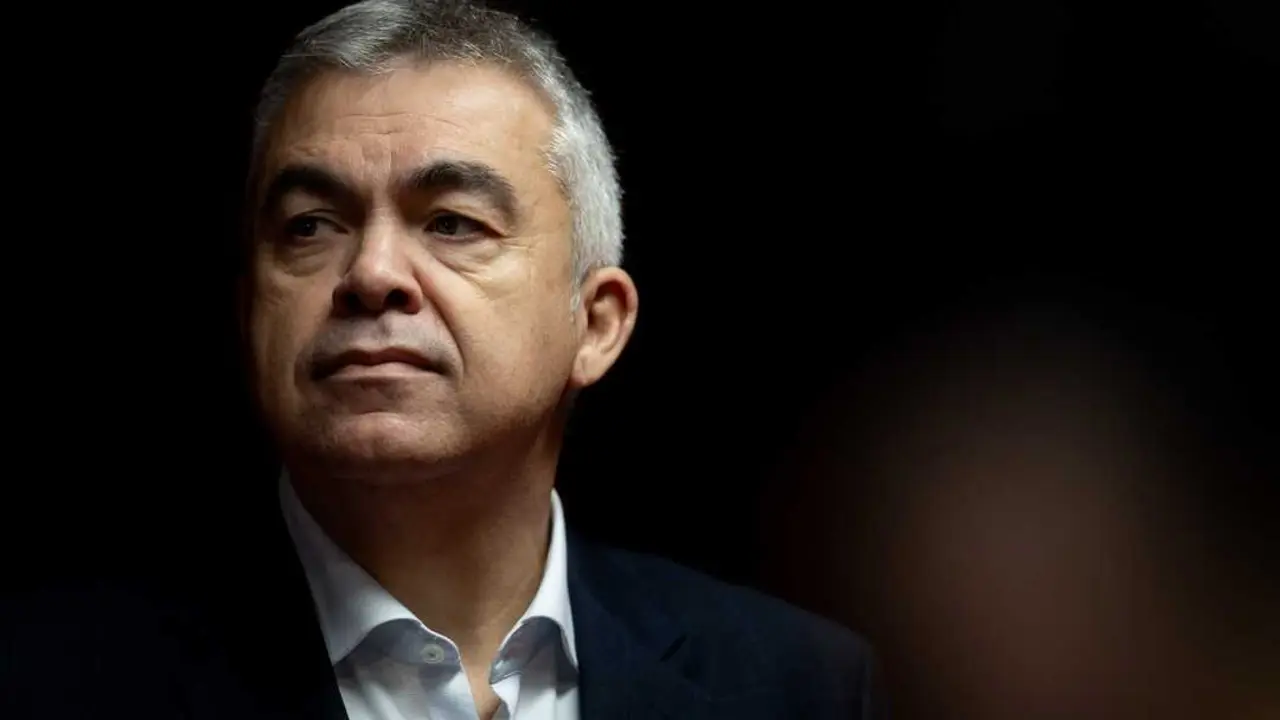 El ex secretario de Organizaci&oacute;n del PSOE Santos Cerd&aacute;n a su llegada a la Comisi&oacute;n de Investigaci&oacute;n del &lsquo;caso Koldo&rsquo;, en el Senado, a 17 de diciembre de 2025, en Madrid (Espa&ntilde;a).