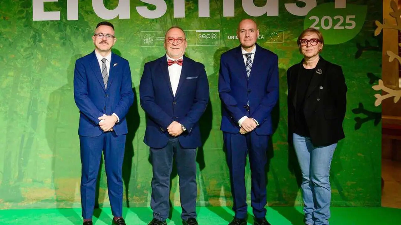 Foto de familia en Jornada anual de difusi&oacute;n de Erasmus+