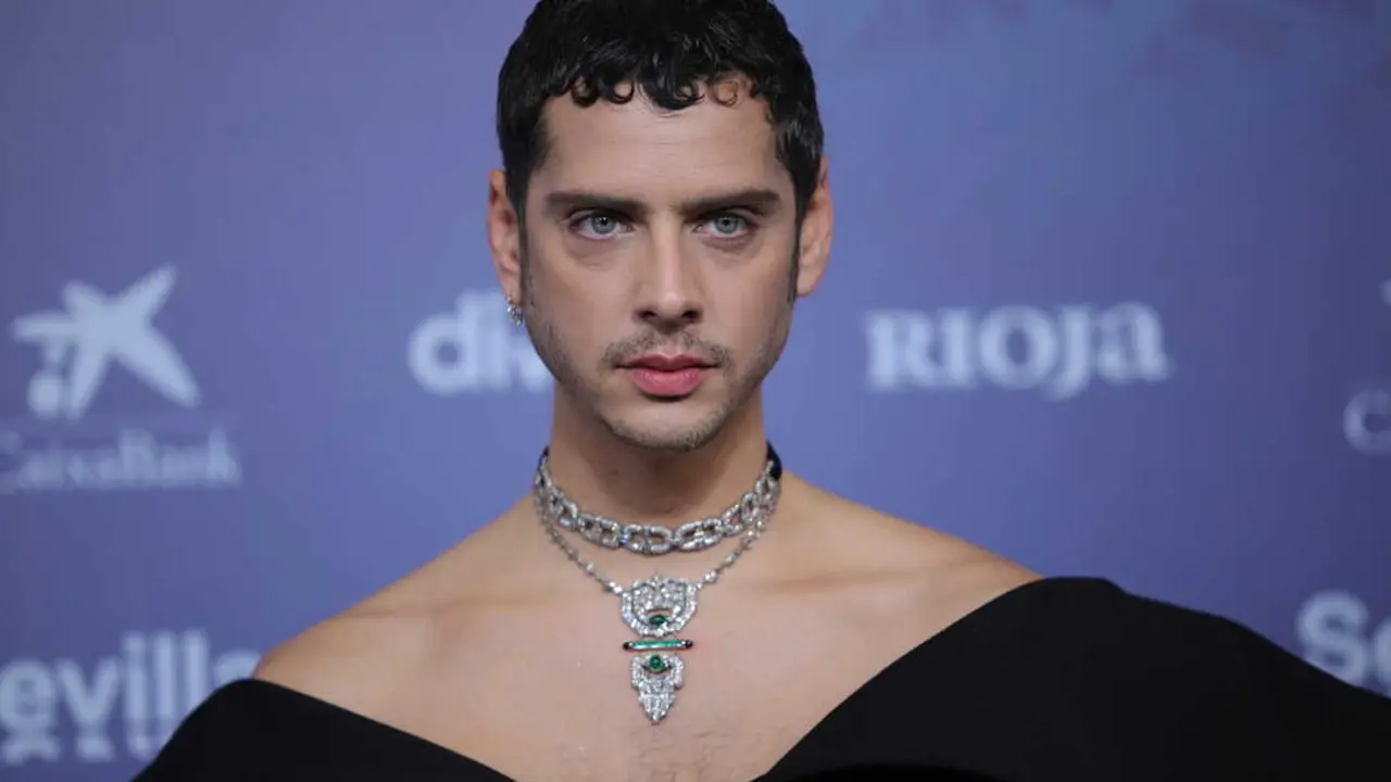 Archivo - El actor Eduardo Casanova posa en la alfombra roja previa a la gala de la 37 edici&oacute;n de los Premios Goya, en el Palacio de Congresos y Exposiciones FIBES, a 11 de febrero de 2023, en Sevilla, Andaluc&iacute;a (Espa&ntilde;a). La Academia celebra la calidad de