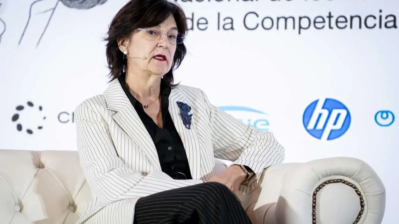 Archivo - La presidenta de LA CNMC, Cani Fern&aacute;ndez Vici&eacute;n, durante la primera jornada del Forbes Spain Economic Summit 2025, en el Hotel Villa Magna, a 25 de septiembre de 2025, en Madrid (Espa&ntilde;a). El encuentro, que tiene lugar los d&iacute;as 25 y 26 de septiem