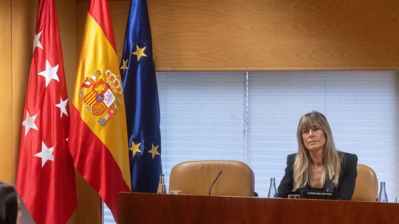 Archivo - La esposa del presidente del Gobierno, Bego&ntilde;a G&oacute;mez, durante una comisi&oacute;n de investigaci&oacute;n en la Asamblea de Madrid, a 13 de noviembre de 2024, en Madrid (Espa&ntilde;a).