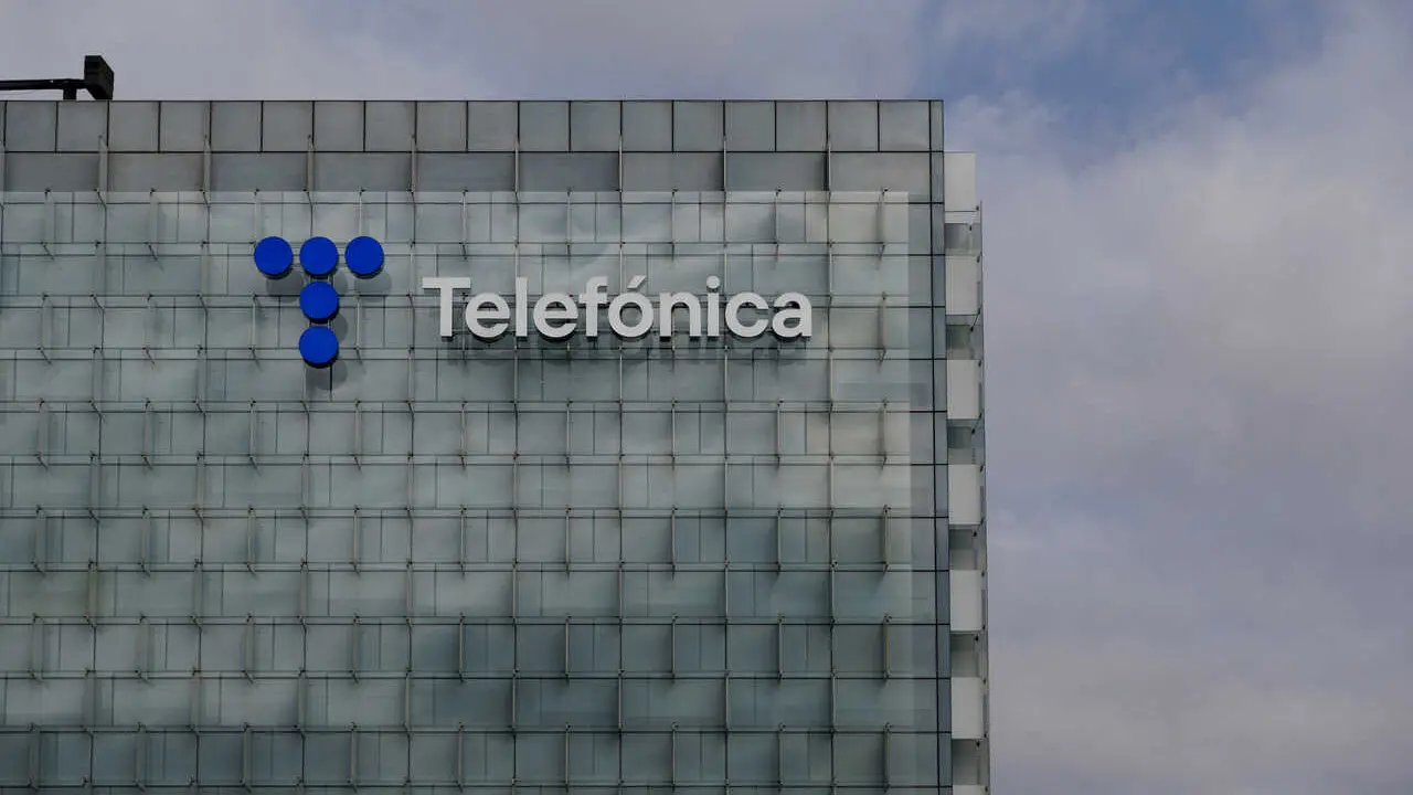 Archivo - Exterior de la sede de Telef&oacute;nica, en el ensanche de Las Tablas, en el distrito de Fuencarral-El Pardo, a 6 de septiembre de 2023, en Madrid (Espa&ntilde;a). 