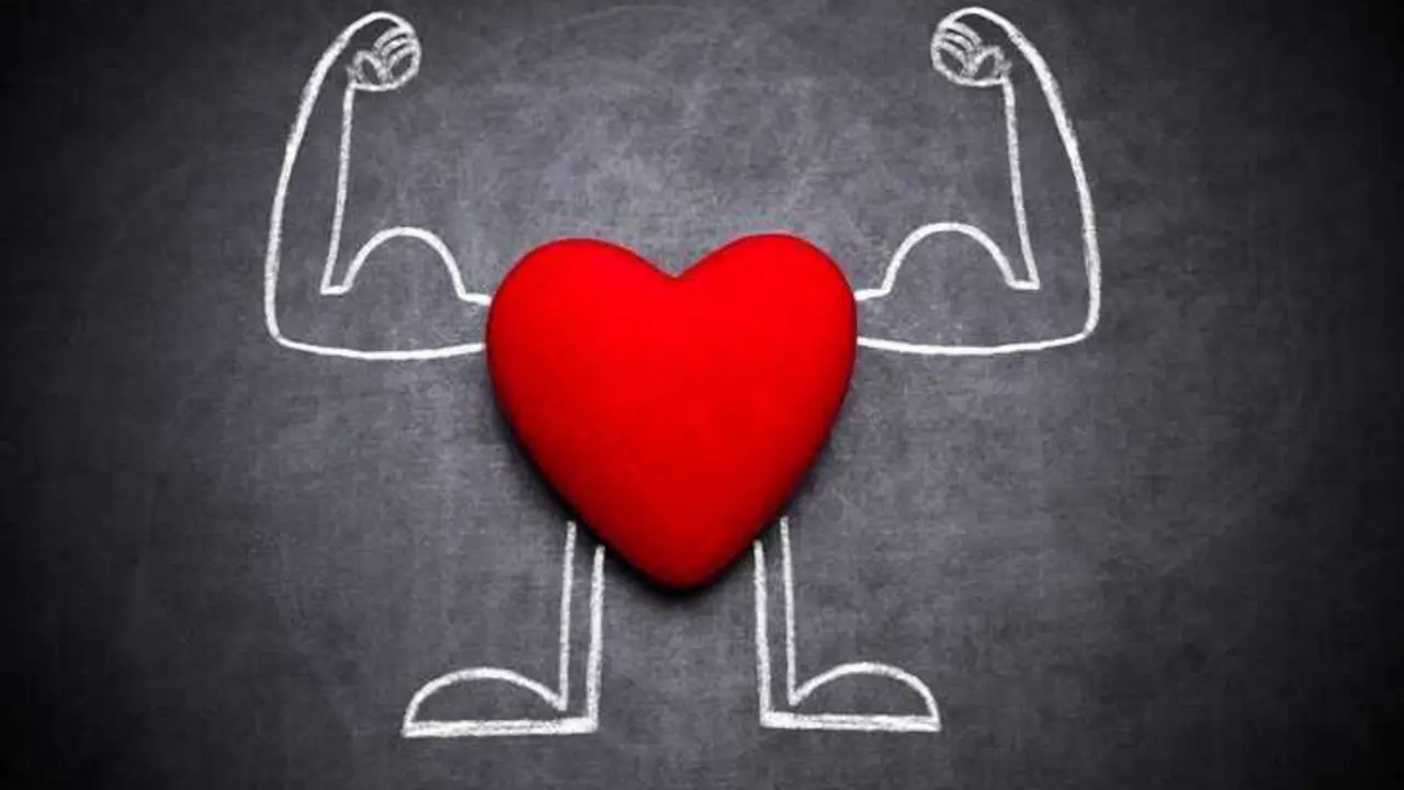 Archivo - Healthy heart on blackboaed