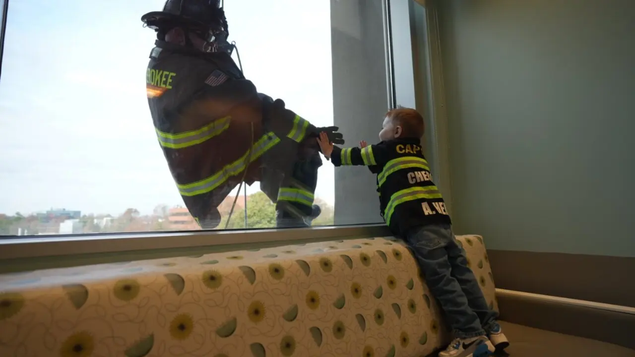 Bomberos en el hospital