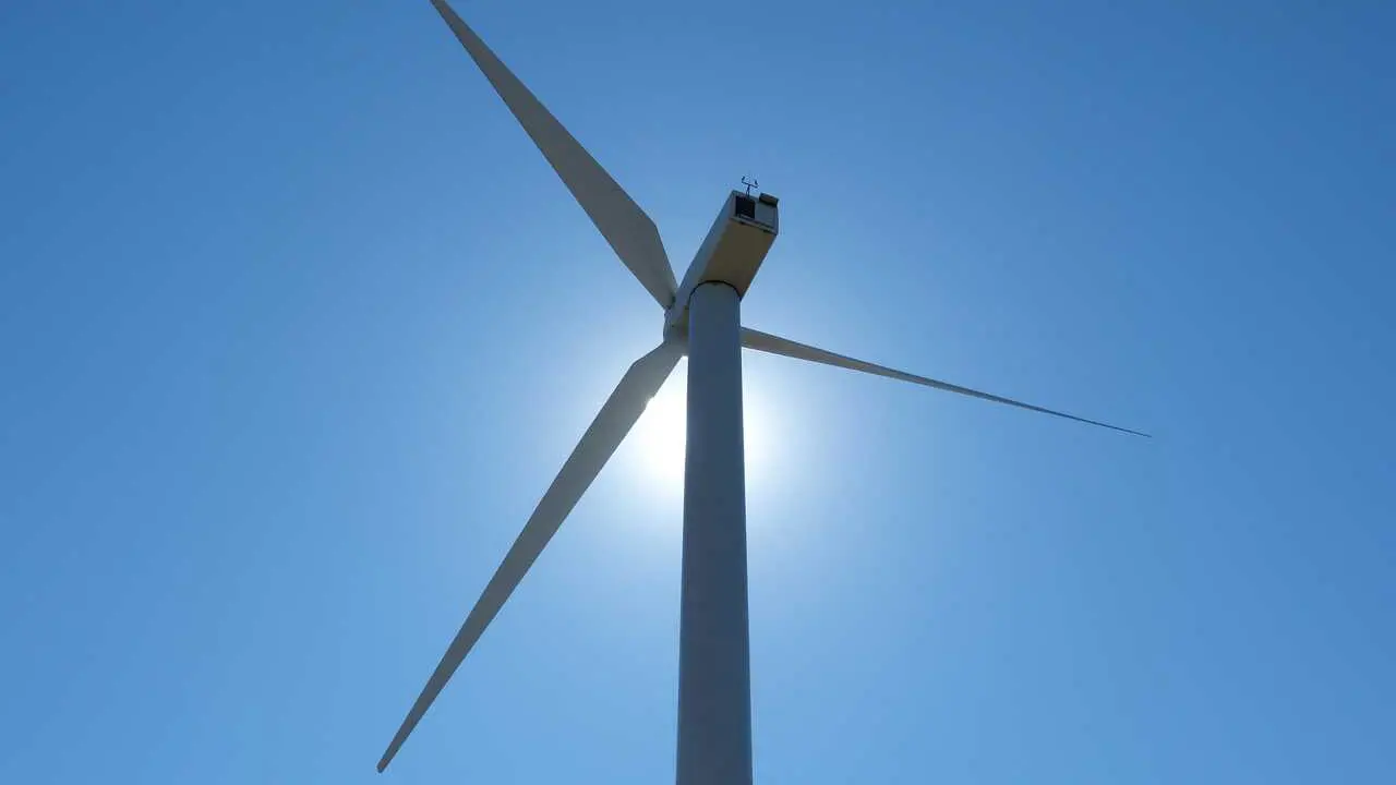 Archivo - Aerogenerador, molino de viento, energ&iacute;a e&oacute;lica