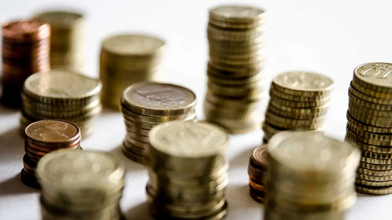 Archivo - Monedas, moneda, billete, billetes,euro ,euros, capital, efectivo, met&aacute;lico, riqueza