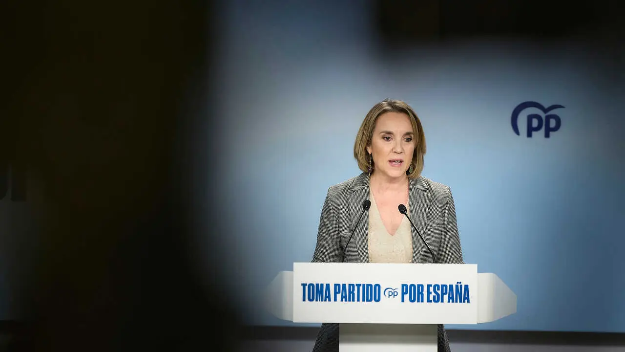 La vicesecretaria de Regeneraci&oacute;n del Partido Popular, Cuca Gamarra, durante una rueda de prensa posterior a la reuni&oacute;n del Comit&eacute; de Direcci&oacute;n del PP, en la sede del PP, a 15 de diciembre de 2025, en Madrid (Espa&ntilde;a).