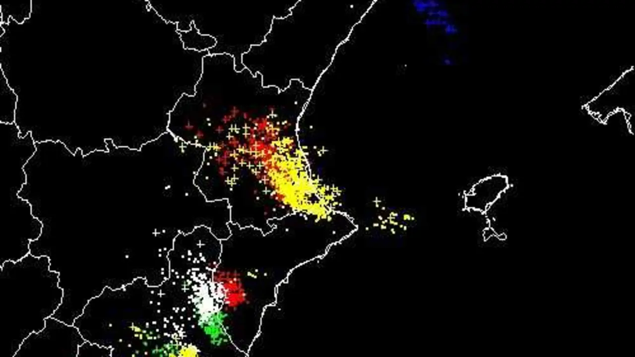 Aemet informa de 1.513 rayos ca&iacute;dos en territorio valenciano este domingo, una situaci&oacute;n 'absolutamente extraordinaria'