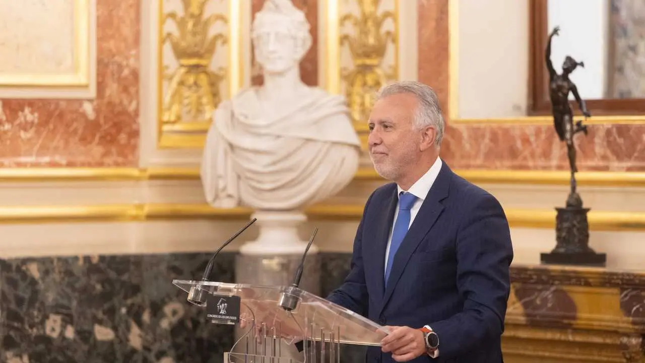 Archivo - El ministro de Pol&iacute;tica Territorial y Memoria Democr&aacute;tica, &Aacute;ngel V&iacute;ctor Torres, interviene durante el acto de declaraci&oacute;n de Lugar de Memoria Democr&aacute;tica inmaterial a las Manifestaciones en favor de la democracia del 27 de febrero de 1981, en el