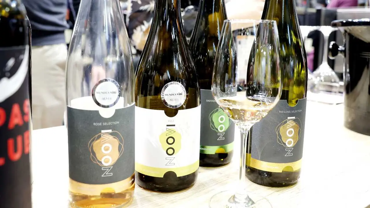 Archivo - Botellas de vino