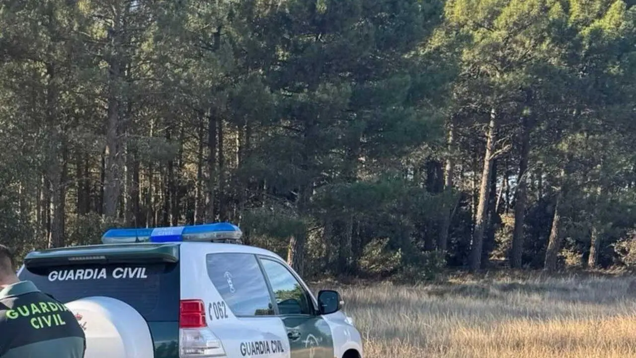 Veh&iacute;culo estacionado Guardia Civil. Imagen de archivo.