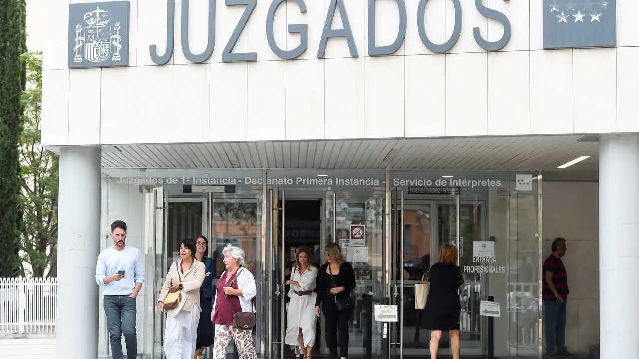 Archivo - La asesora de Moncloa, Cristina &Aacute;lvarez, a su llegada a declarar por el &lsquo;caso Bego&ntilde;a G&oacute;mez&rsquo;, en los Juzgados de Plaza de Castilla, a 10 de septiembre de 2025, en Madrid (Espa&ntilde;a).