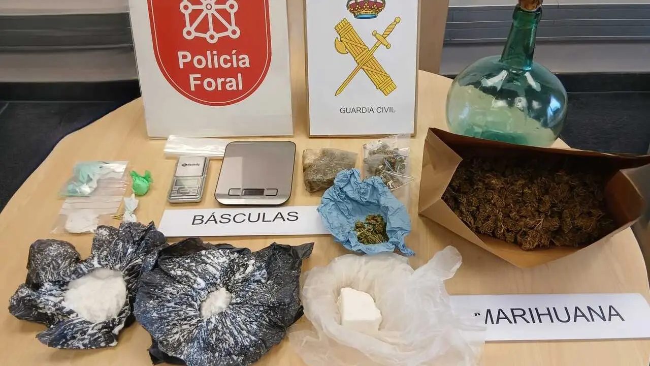 Droga incautada durante el registro.