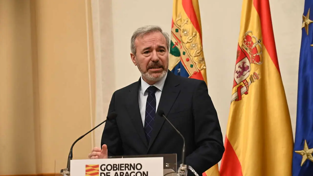 El presidente de Arag&oacute;n, Jorge Azc&oacute;n, durante una rueda de prensa, en el Edificio Pignatelli, a 15 de diciembre de 2025, en Zaragoza, Arag&oacute;n (Espa&ntilde;a).