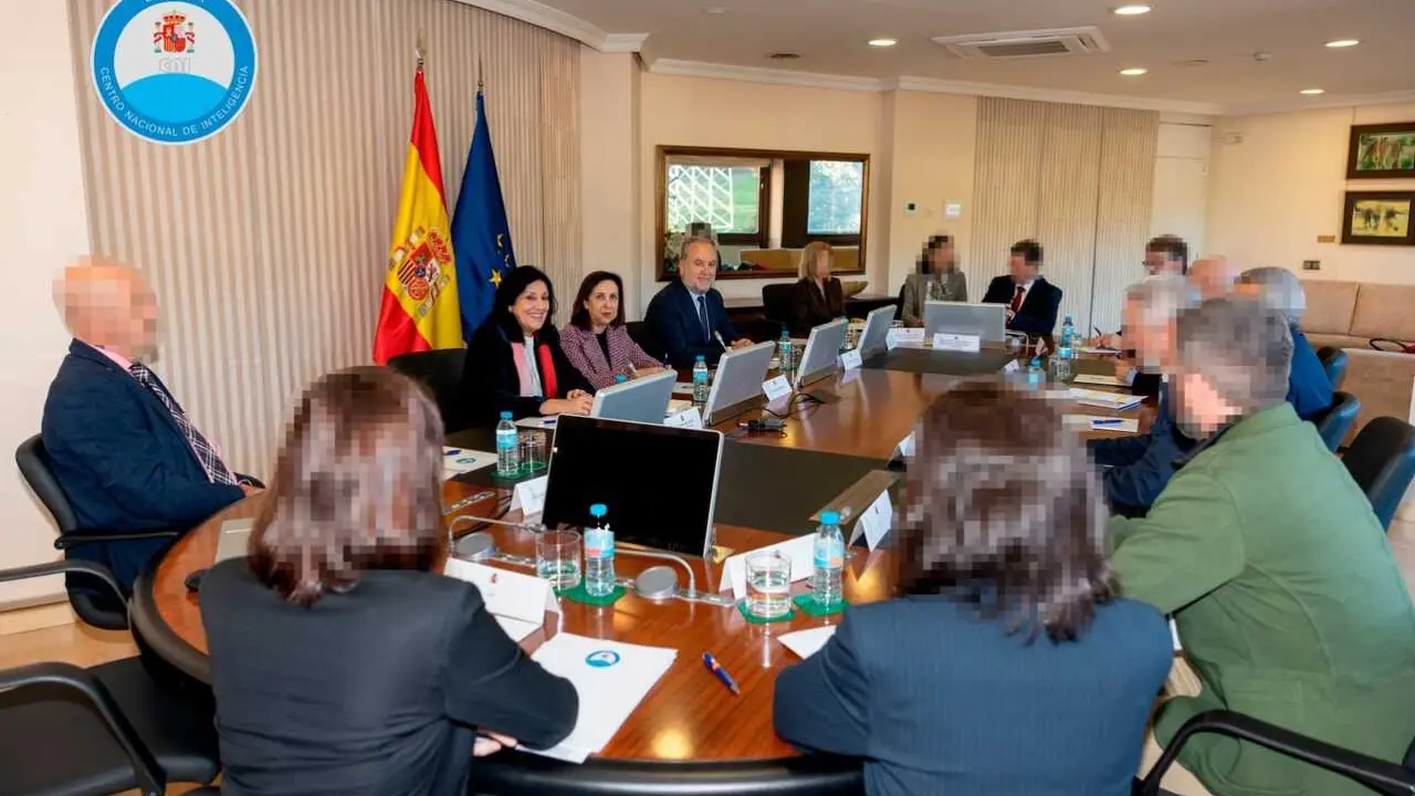 La ministra de Defensa, Margarita Robles, visita la sede central del CNI.