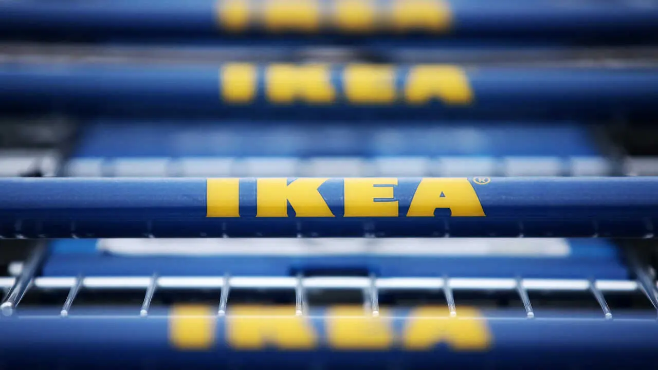 Archivo - FILED - 13 October 2015, Hofheim-Wallau: Shopping trolleys can be seen in front of an Ikea store. Furniture retail giant IKEA will 'temporarily close' about half of its stores in mainland China due to the novel coronavirus outbreak. Photo: Fredr