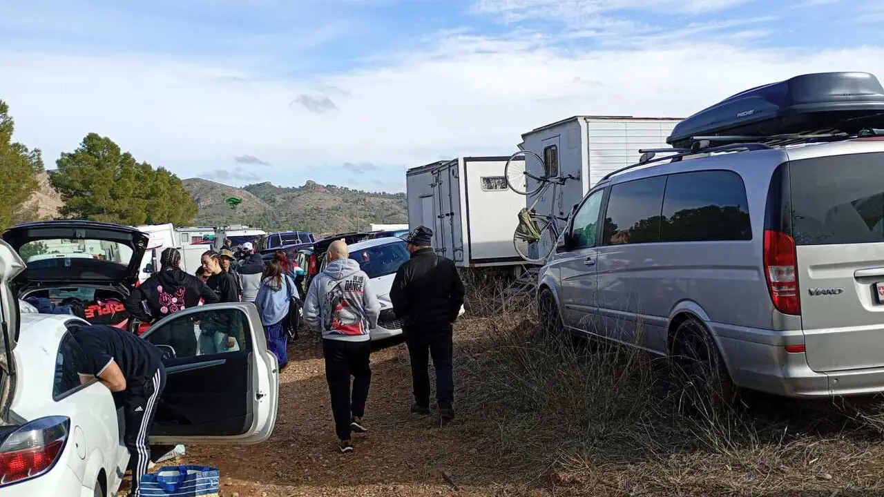 Varias personas en una rave, en el entorno del embalse de El Cenajo, a 1 de enero de 2026, en Albacete, Castilla-La Mancha (Espa&ntilde;a). 