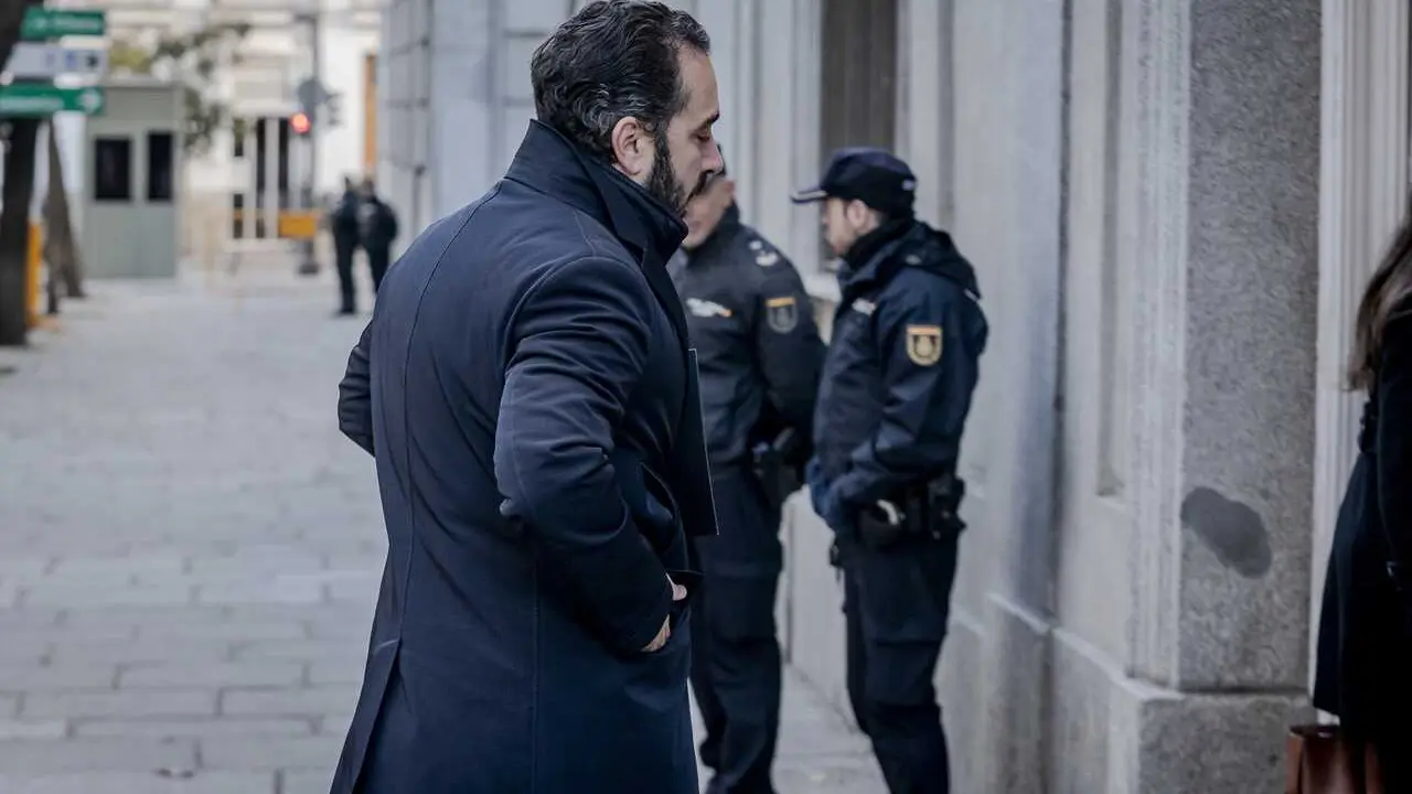 Archivo - El empresario V&iacute;ctor de Aldama a su llegada a declarar ante el Tribunal Supremo, a 16 de diciembre de 2024, en Madrid (Espa&ntilde;a).