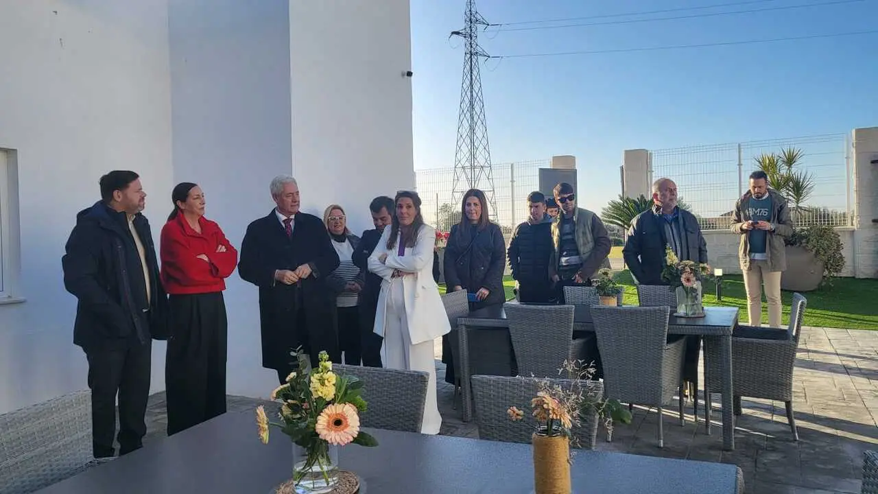 La consejera de Inclusi&oacute;n Social, Juventud, Familias e Igualdad, Loles L&oacute;pez, en su visita a la residencia para personas mayores Padre Diego Su&aacute;rez Mora en Gibrale&oacute;n (Huelva).