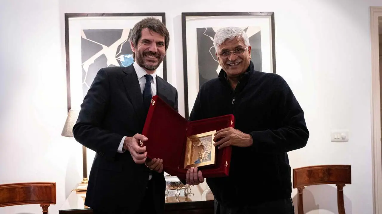 El ministro de Cultura, Ernest Urtasun, durante su reuni&oacute;n con su hom&oacute;logo indio Gajendra Singh Shekhawat.