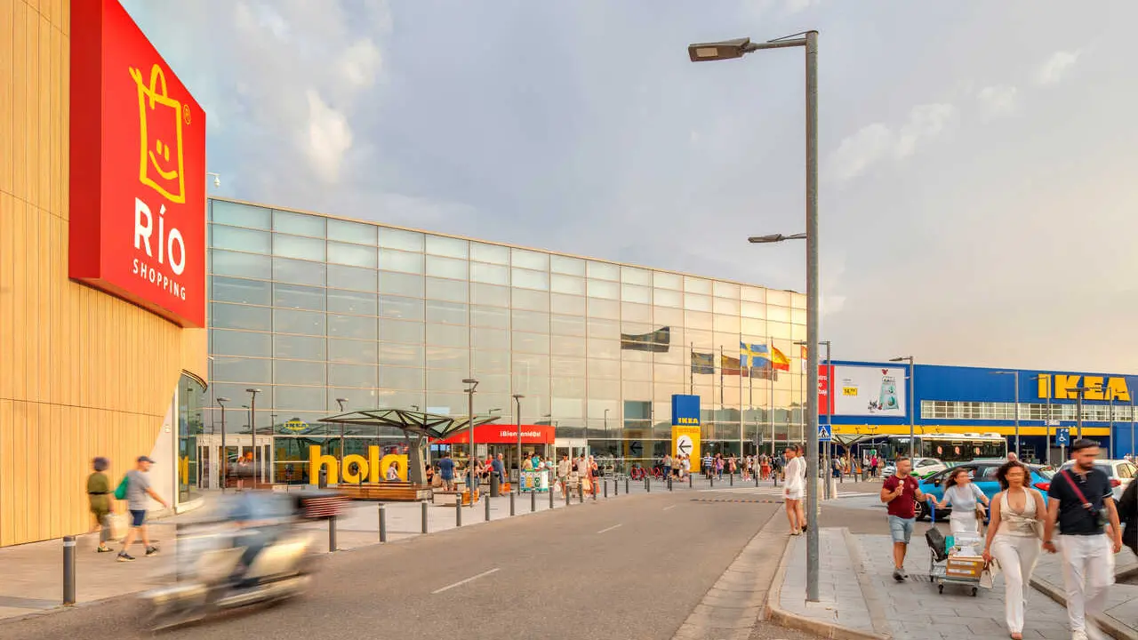 Archivo - Exterior del centro comercial R&Iacute;O Shopping 