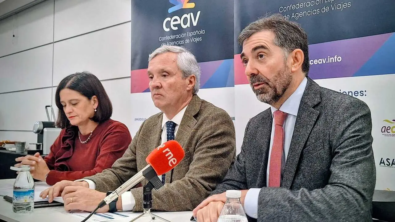 Archivo - Rueda de prensa de la Confederaci&oacute;n Espa&ntilde;ola de Agencias de Viajes (CEAV).