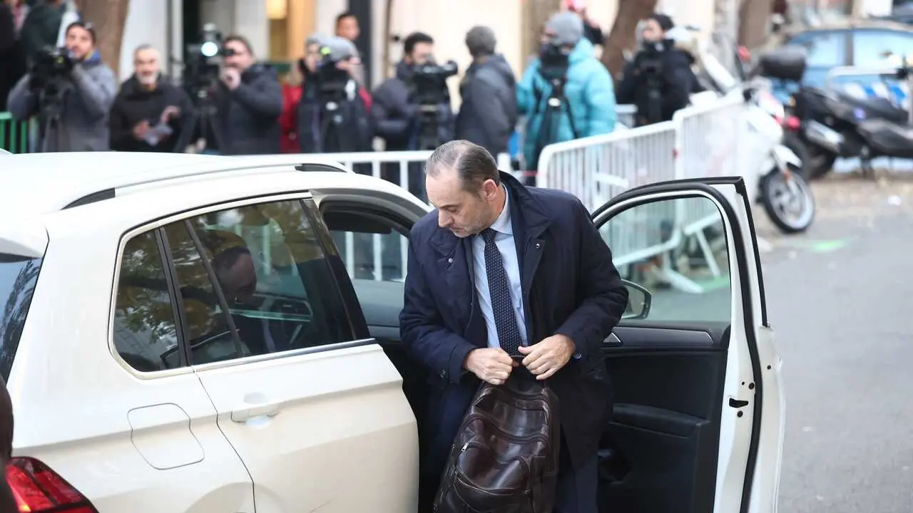 Archivo - El exministro Jos&eacute; Luis Abalos a su llegada al Tribunal Supremo, a 27 de noviembre de 2025, en Madrid (Espa&ntilde;a).
