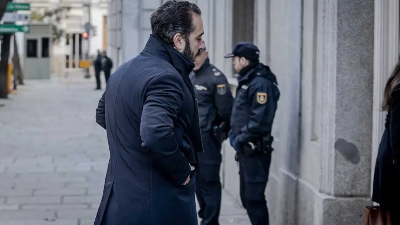   Archivo - El empresario V&iacute;ctor de Aldama a su llegada a declarar ante el Tribunal Supremo, a 16 de diciembre de 2024, en Madrid (Espa&ntilde;a).  