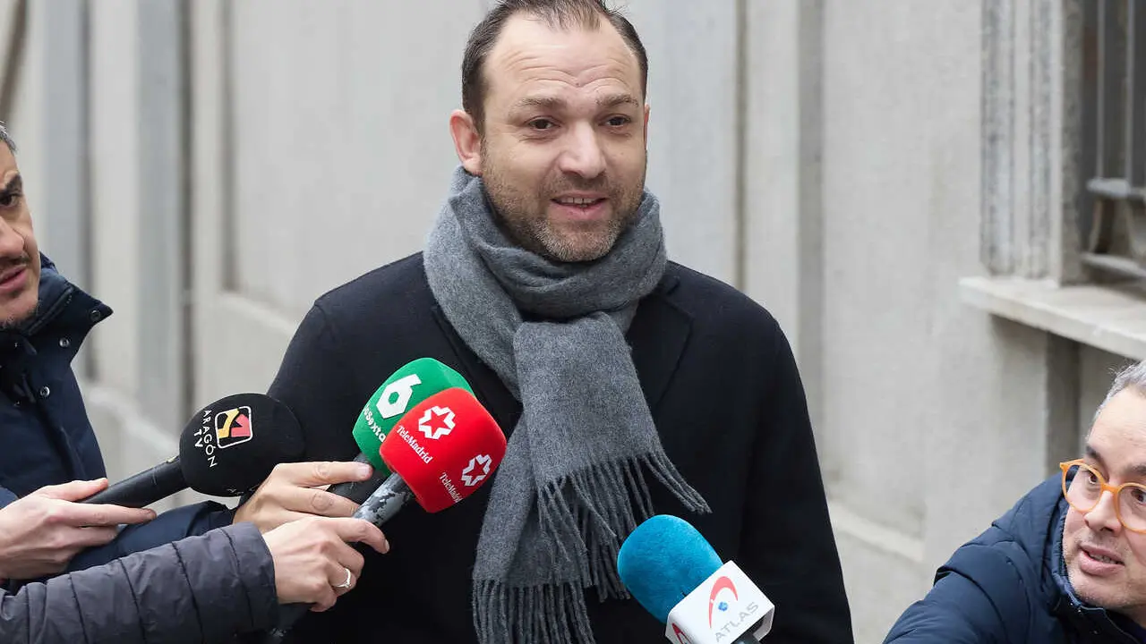 Archivo - El hijo del exministro Jos&eacute; Luis &Aacute;balos, V&iacute;ctor &Aacute;balos, a su llegada a declarar al Tribunal Supremo, a 4 de marzo de 2025, en Madrid (Espa&ntilde;a).