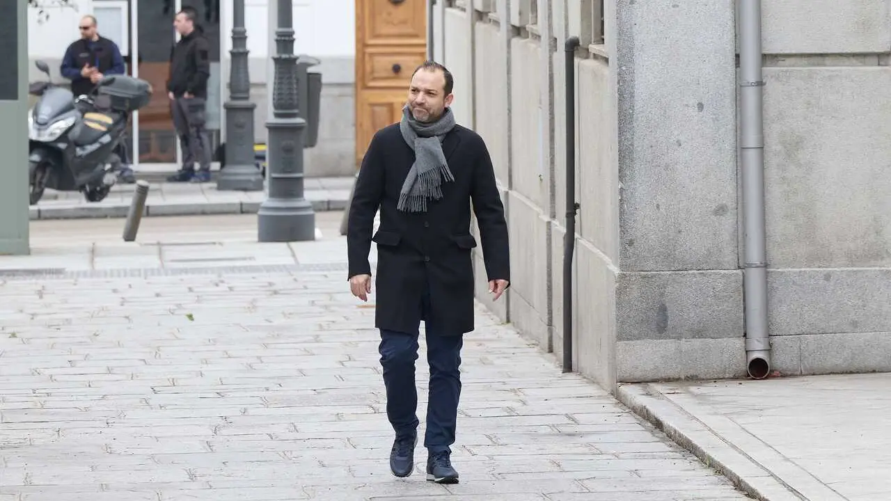 Archivo - El hijo del exministro Jos&eacute; Luis &Aacute;balos, V&iacute;ctor &Aacute;balos, a su llegada a declarar al Tribunal Supremo, a 4 de marzo de 2025, en Madrid (Espa&ntilde;a). El instructor del &lsquo;caso Koldo&rsquo; en el Tribunal Supremo (TS), Leopoldo Puente, ha citado a 17 testigos e