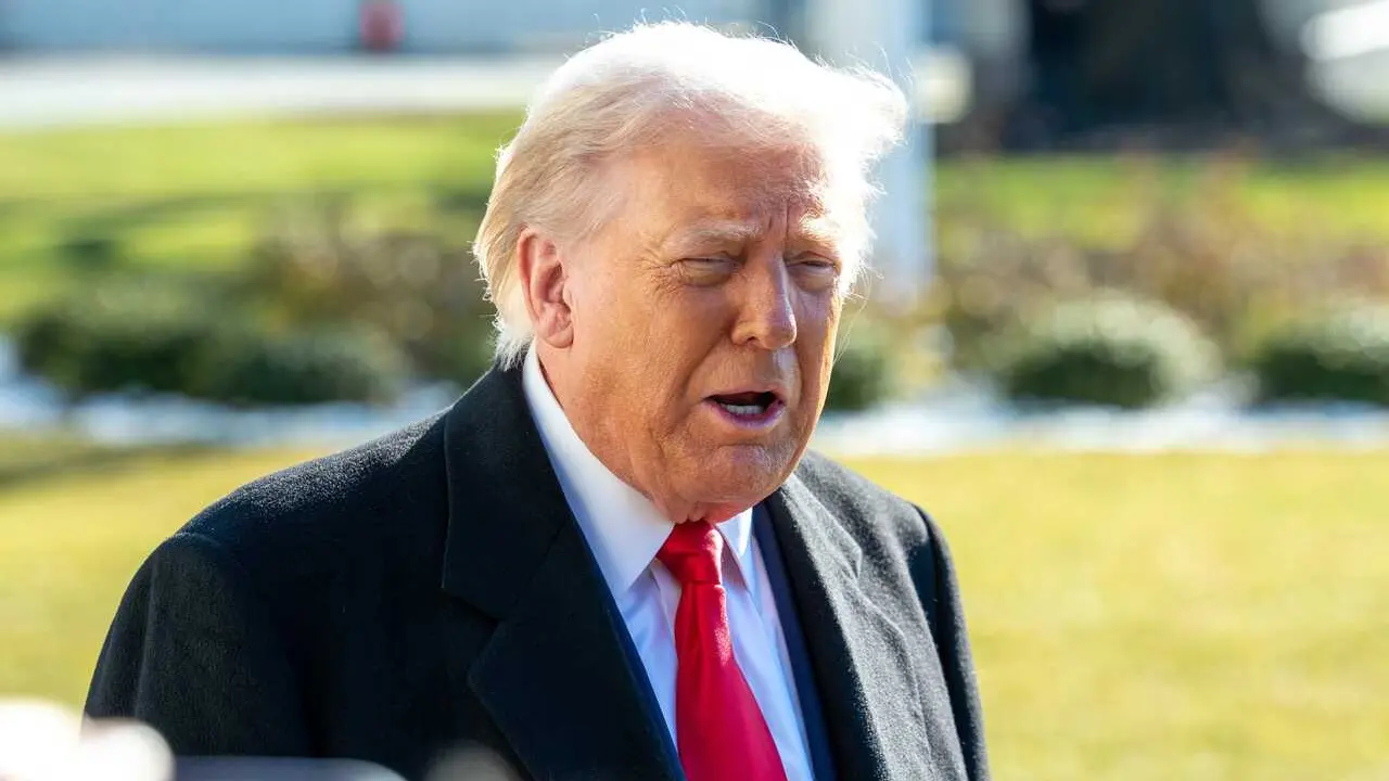 13 January 2026, US, Washington: US President Donald Trump speaks to reporters as he departs the White House heading to Detroit to speak about the economy. Photo: Andrew Leyden/ZUMA Press Wire/dpa