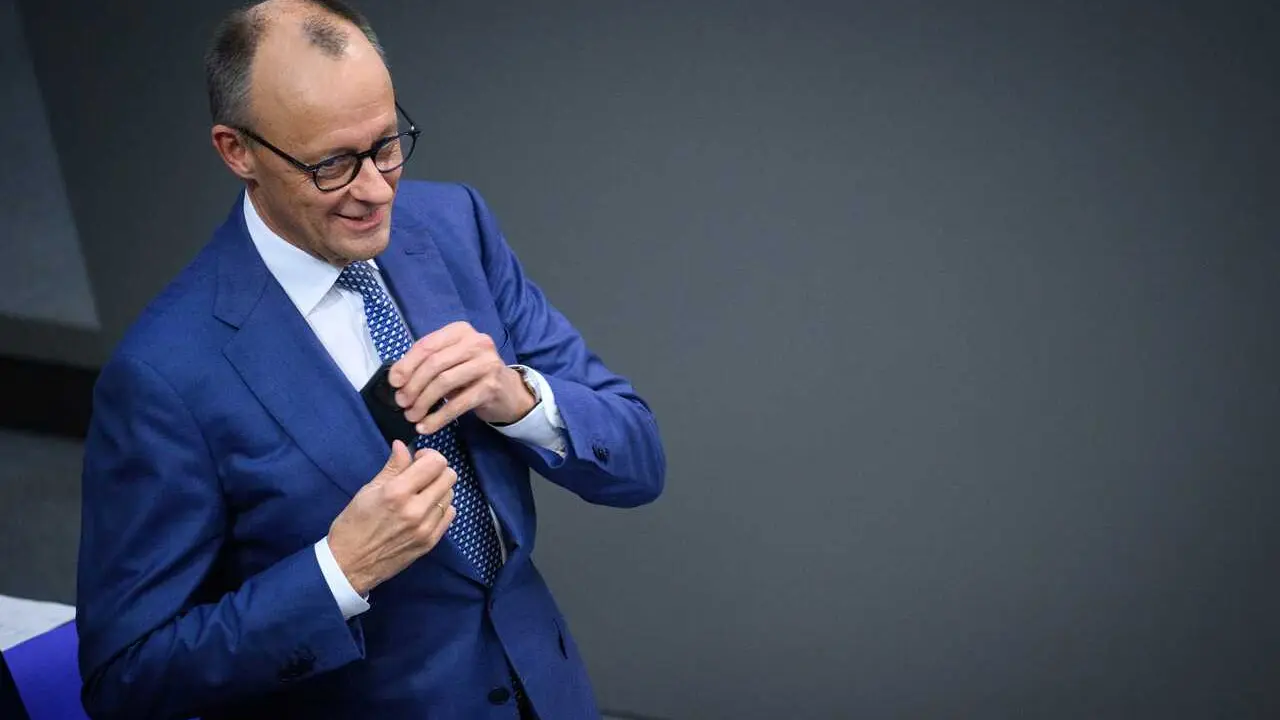 17 December 2025, Berlin: German Chancellor Friedrich Merz will attend the 49th plenary session of the 21st legislative period in the German Bundestag. After being questioned by the parliamentarians, the Chancellor will make a government statement on the 