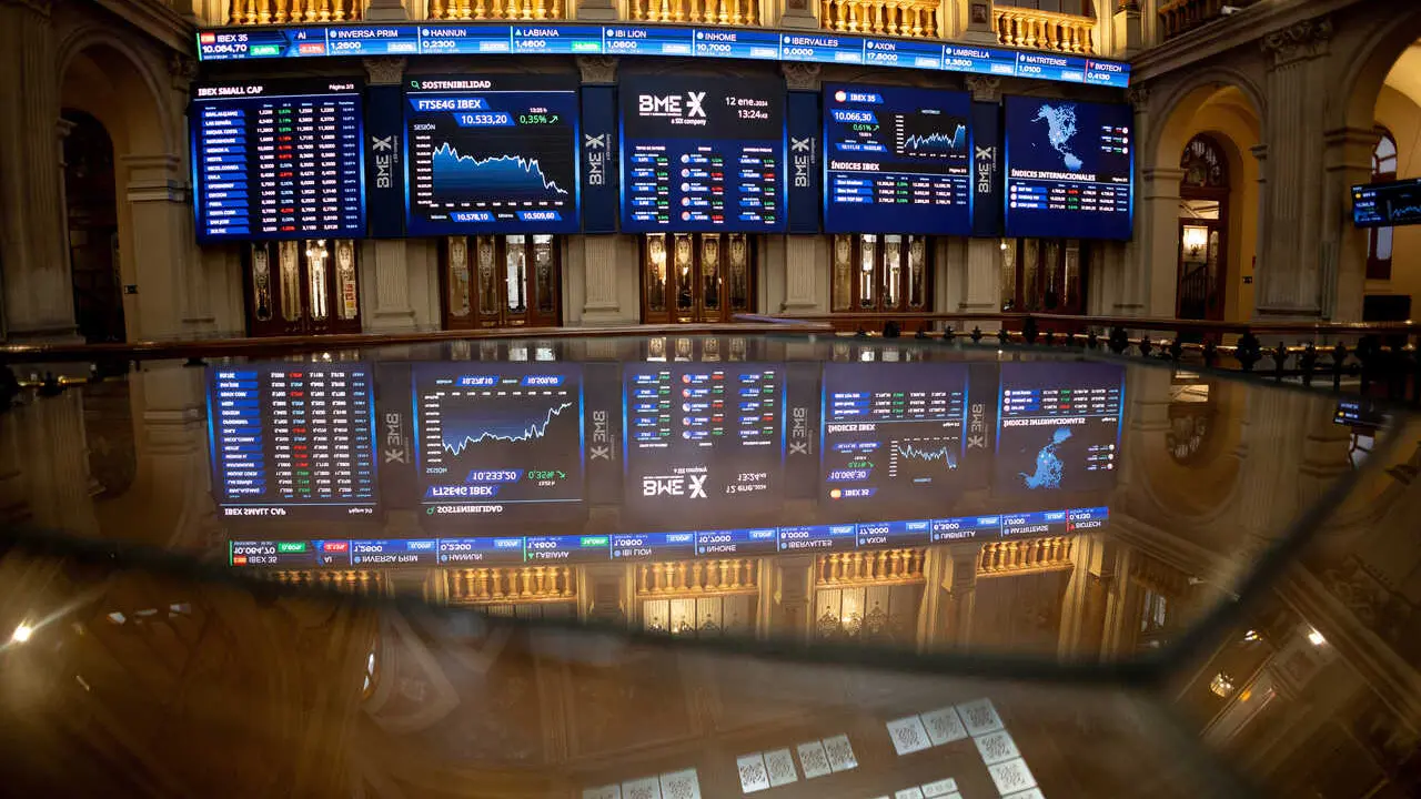 Archivo - Un panel del Ibex 35, en el Palacio de la Bolsa, a 12 de enero de 2024, en Madrid (Espa&ntilde;a). 
