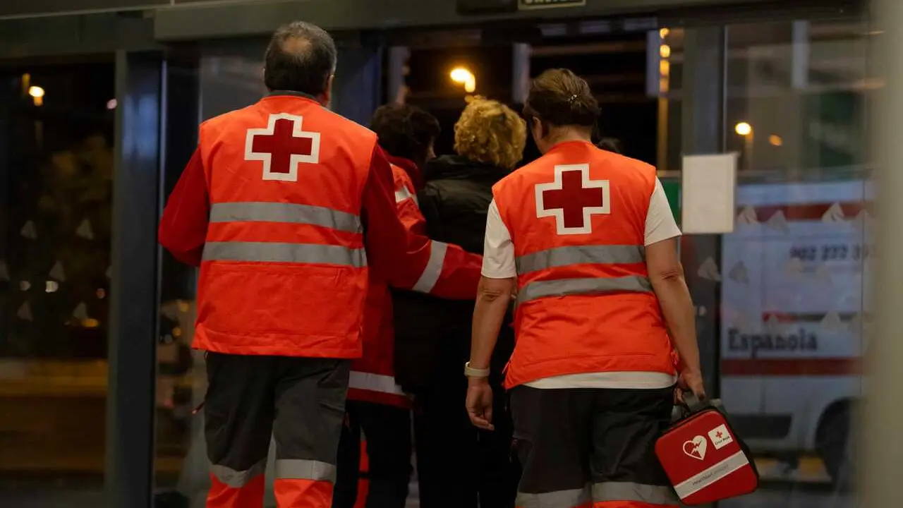 Familiares de los pasajeros del tren procedente de Puerta de Atocha y con destino Huelva, acuden a la estaci&oacute;n de trenes de Huelva. A 19 de enero de 2026, en Huelva (Andaluc&iacute;a, Espa&ntilde;a).