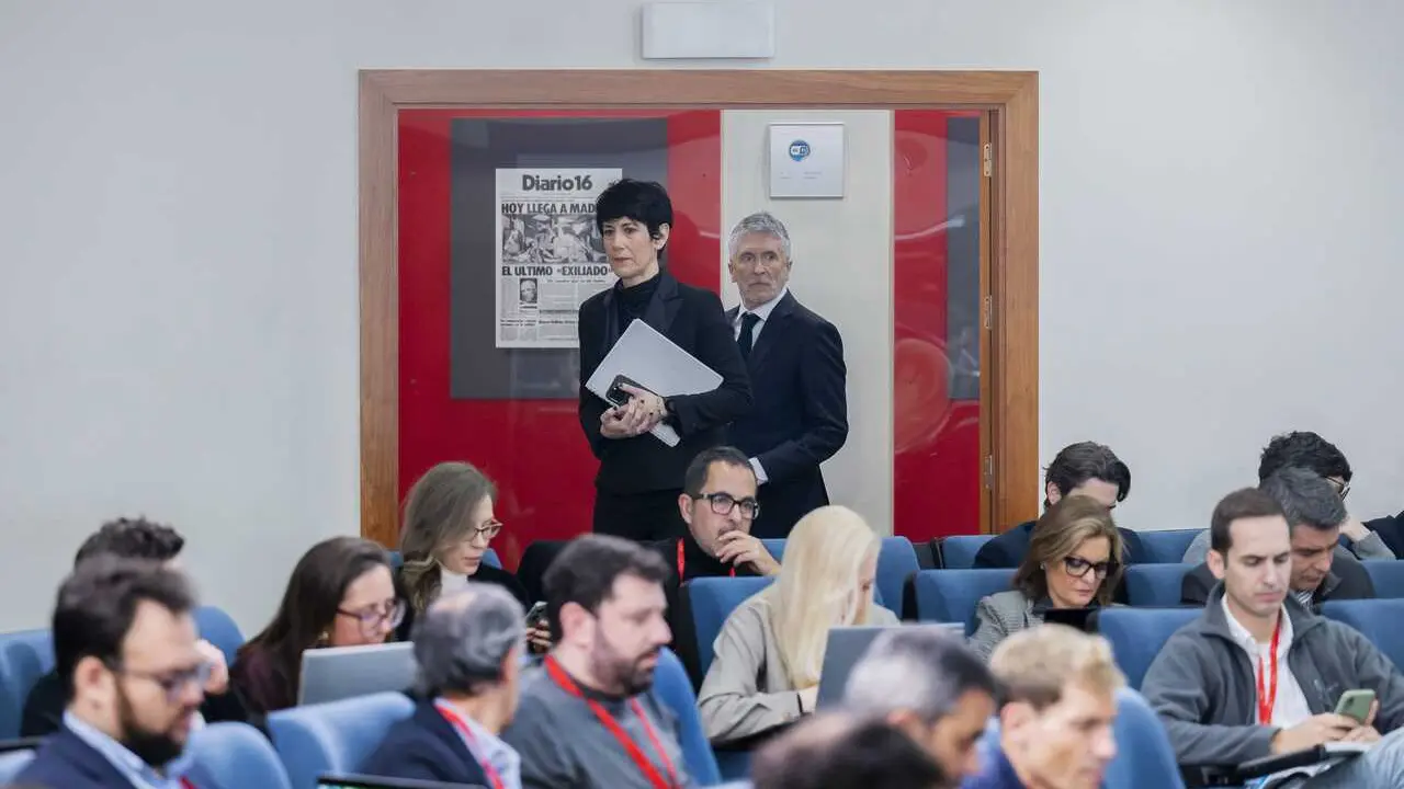 El ministro del Interior, Fernando Grande-Marlaska, y la ministra de Inclusi&oacute;n Seguridad Social y Migracioneas y Portavoz del Gobierno, Elma Saiz, a su llegada a la rueda de prensa