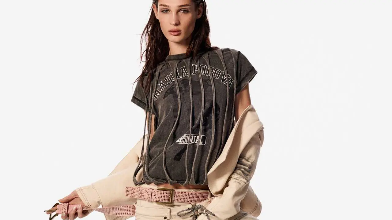 Archivo - Prendas de la colecci&oacute;n de Desigual junto a Masha Popova.