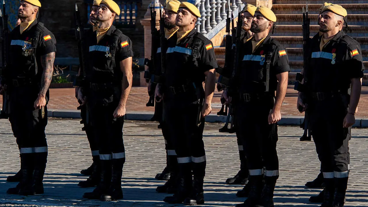 Miembros de la UME durante la parada militar celebrada en la Plaza de Espa&ntilde;a de Sevilla con motivo de la Pascua Militar, a 6 de enero de 2026 en Sevilla, Espa&ntilde;a