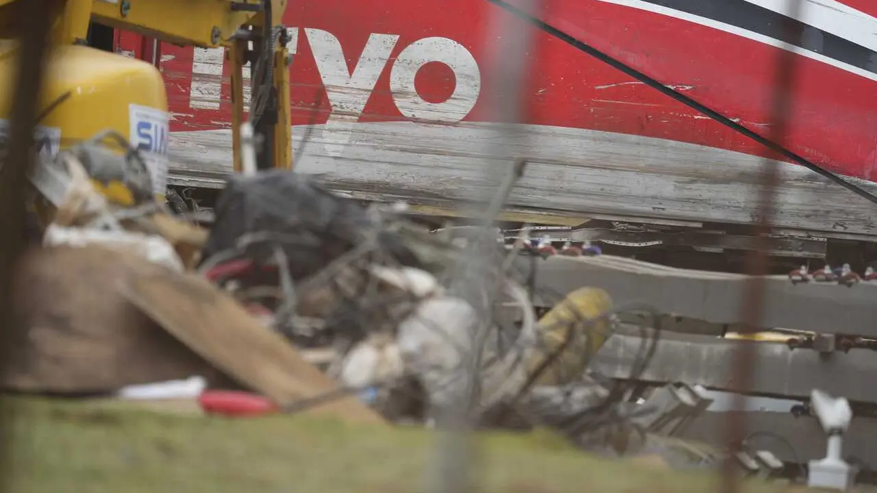 Imagen de los trabajos de rescate de los convoyes de trenes accidentados en la zona del suceso en Adamuz (C&oacute;rdoba).  Imagen de archivo