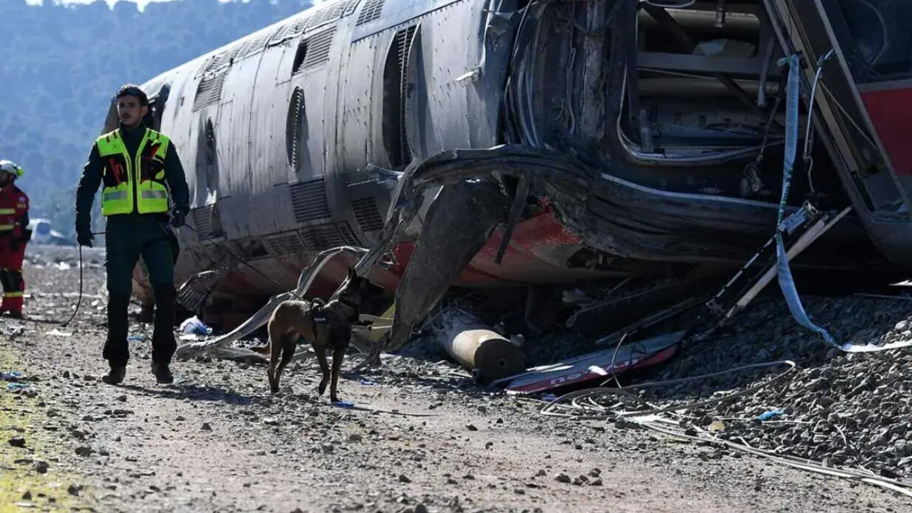  Equipos de rescate en el lugar del siniestro. 