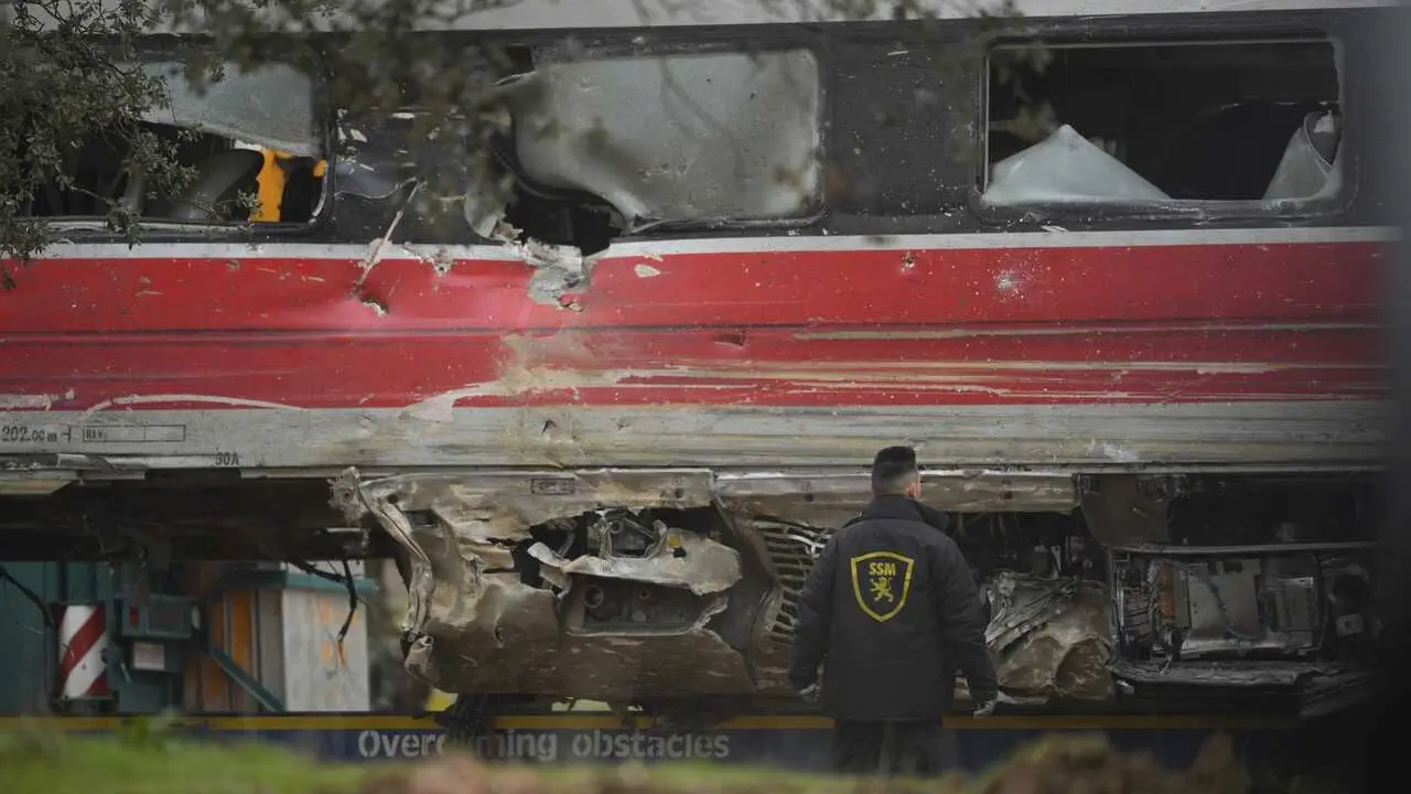 Imagen de los trabajos de rescate de los convoyes de trenes accidentados en la zona del suceso en Adamuz (C&oacute;rdoba). A 21 de enero de 2026, en Adamuz, C&oacute;rdoba (Andaluc&iacute;a, Espa&ntilde;a).
