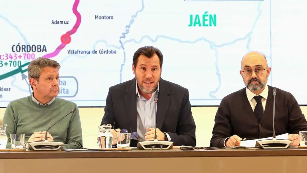 &Oacute;scar Puente comparece para detallar las obras, revisiones e inspecciones realizadas en el tramo de v&iacute;a de Adamuz tras su renovaci&oacute;n en 2025 y reafirmar la seguridad de la red ferroviaria.