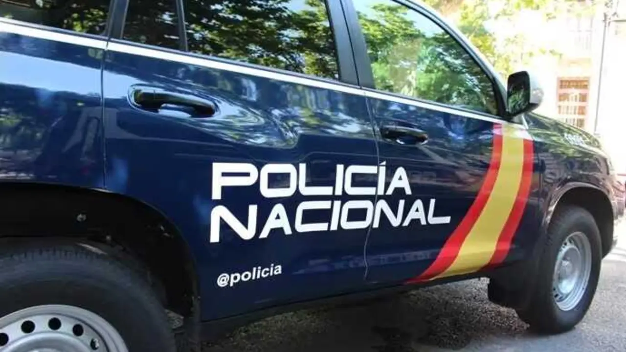 Archivo &ndash; Veh&iacute;culo de la Polic&iacute;a Nacional durante un operativo de servicio.
POLIC&Iacute;A NACIONAL / Archivo