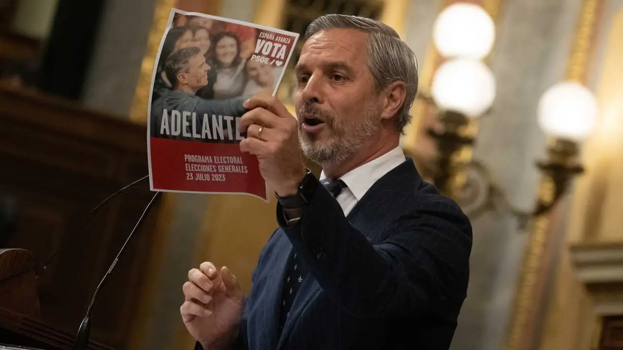 Archivo - El vicesecretario de Hacienda, Vivienda e Infraestructuras del PP y diputado del PP, Juan Bravo, interviene durante una sesi&oacute;n plenaria en el Congreso