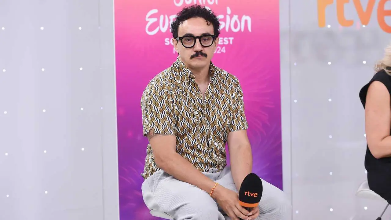 Archivo - El codirector del Benidorm Fest, C&eacute;sar Vallejo, durante la presentaci&oacute;n del representante de Espa&ntilde;a en Eurovisi&oacute;n Junior 2024, en Torrespa&ntilde;a, a 18 de julio de 2024, en Madrid (Espa&ntilde;a). RTVE ha presentado a Chloe DelaRosa que ser&aacute; el representant