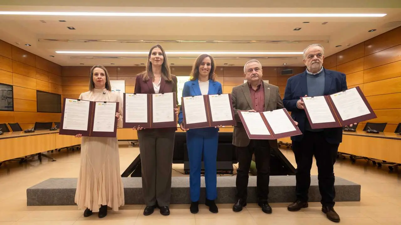 Imagen del acuerdo entre el Ministerio de Sanidad y los sindicatos del &Aacute;mbito sobre el Estatuto Marco.