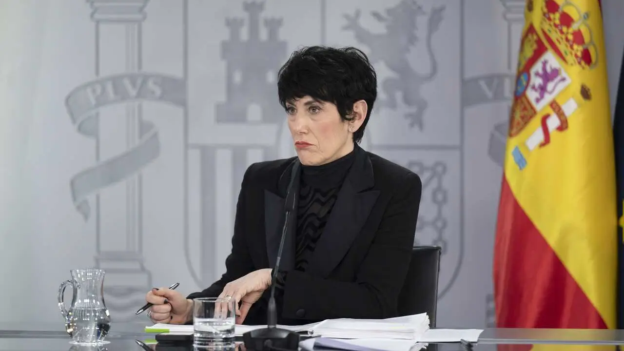 La ministra de Inclusi&oacute;n Seguridad Social y Migracioneas y Portavoz del Gobierno, Elma Saiz, durante la rueda de prensa posterior al Consejo de Ministros, a 20 de enero de 2026, en Madrid (Espa&ntilde;a). El Consejo de Ministros se ha reunido despu&eacute;s del acciden