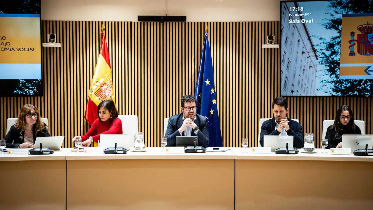 El secretario de Estado de Trabajo, Joaqu&iacute;n P&eacute;rez Rey, preside la mesa de di&aacute;logo social para la subida del salario m&iacute;nimo interprofesional (SMI) de 2026. En Madrid, a 29 de enero de 2026.