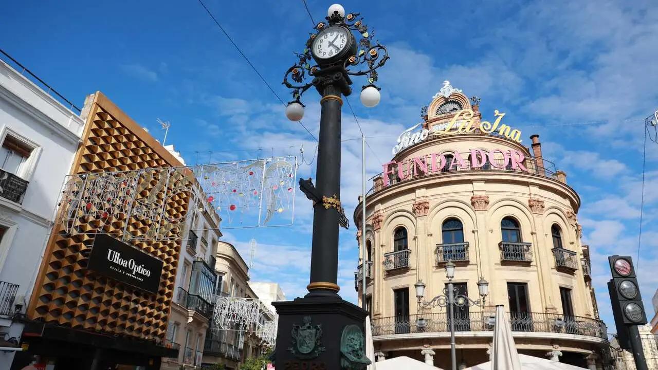 Archivo - Vista del edificio Gallo Azul en el centro de Jerez de la Frontera el pasado mes de diciembre de 2025. ARCHIVO.