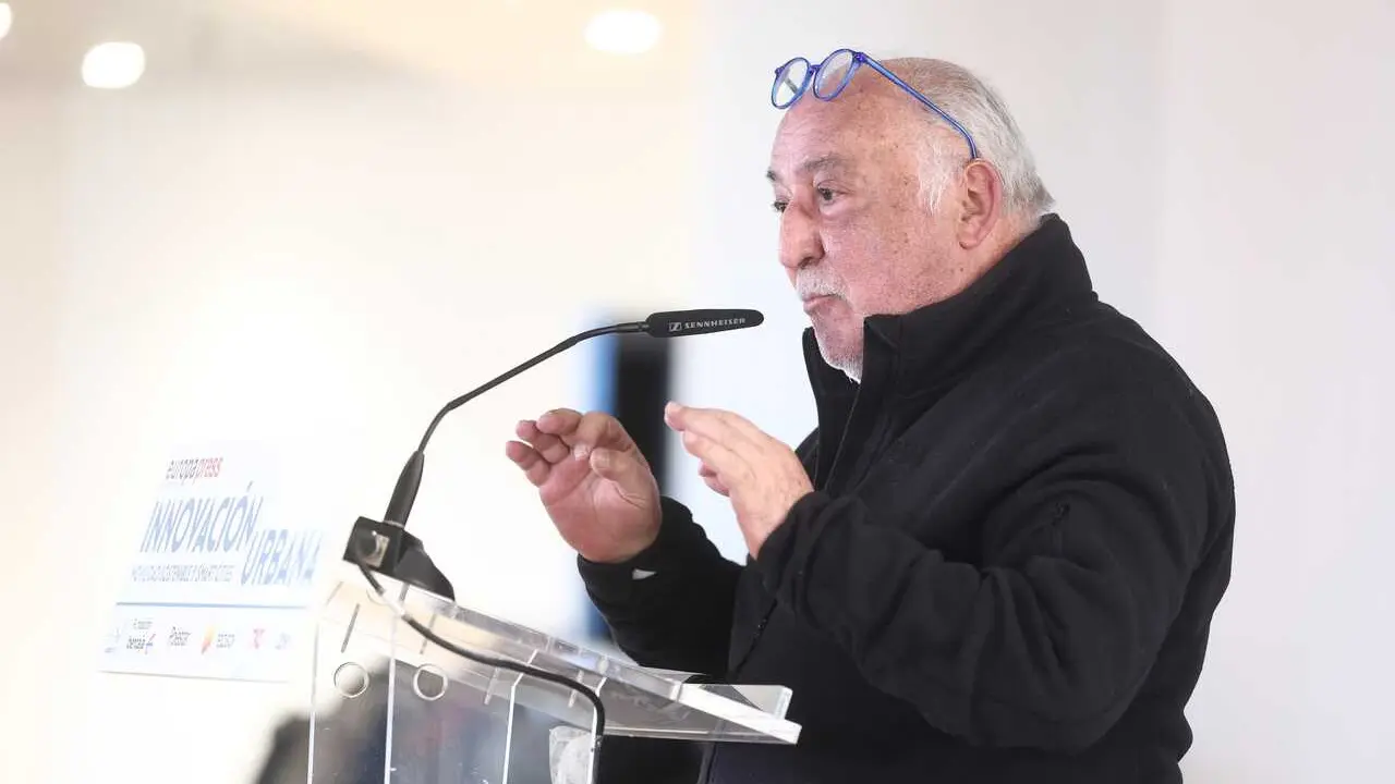El director general de Tr&aacute;fico, Pere Navarro, durante la Jornada &lsquo;Innovaci&oacute;n Urbana. Movilidad Sostenible y Smart Cities&rsquo;, en el Hotel Eurostars Madrid Tower, a 14 de enero de 2026, en Madrid (Espa&ntilde;a). La jornada ha sido organizada por Europa Press.