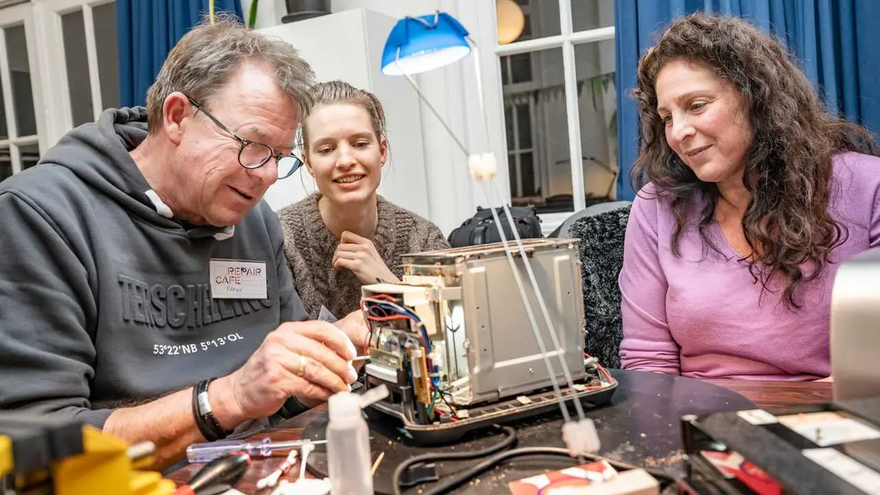 Repair Caf&eacute; | Meta